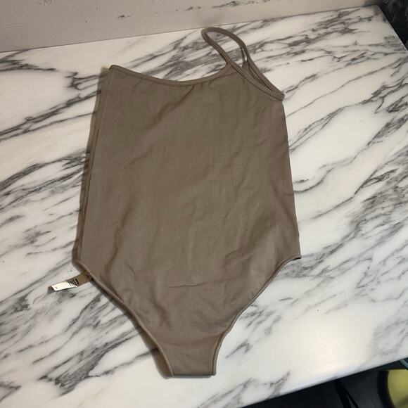 SKIMS Essential Bodysuit One Shoulder Cami Shapewear S/M Tan Nude - Picture 3 of 3